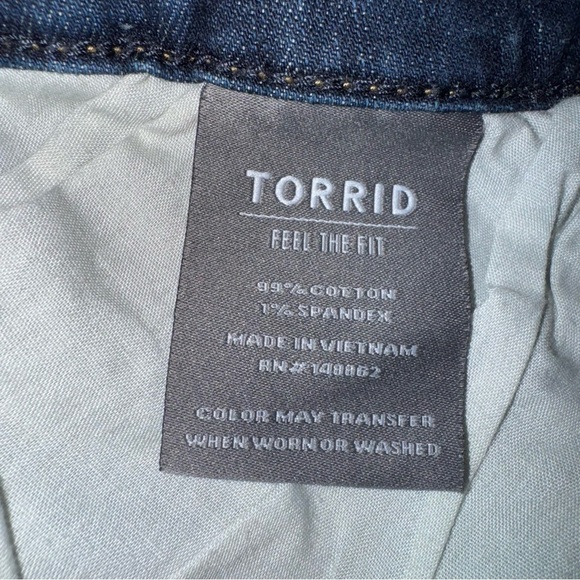 TORRID Women’s Denim Shorts Size 24 Dark Wash Fringe Hem Zip Up 99% Cotton - Picture 5 of 6